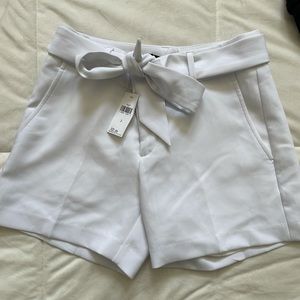 White banana republic shorts. Never been worn!